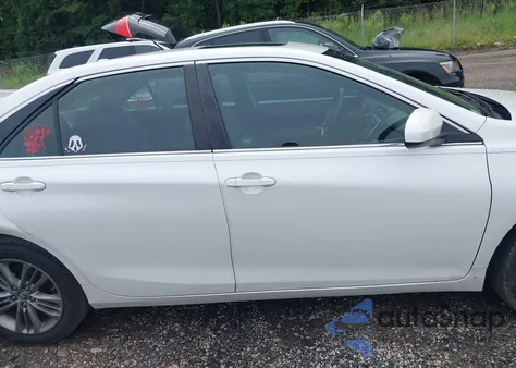 2017 Toyota Camry Le/Xle/Se/Xse z USA, uszkodzony, nr VIN 4T1BF1FK0HU272232